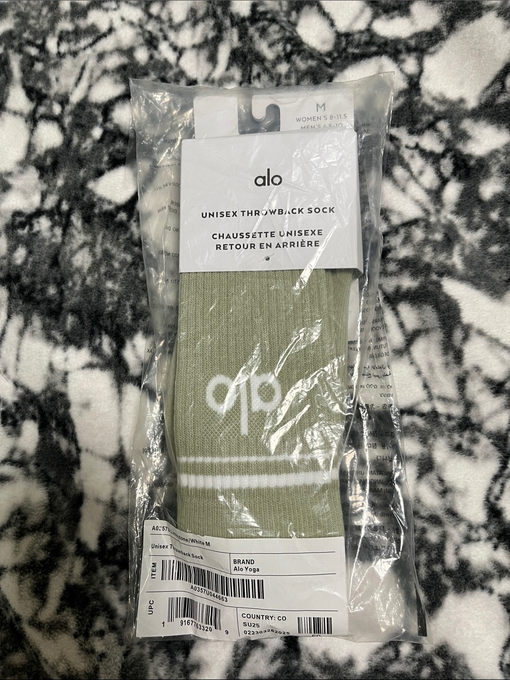 ALO Yoga Unisex Throwback Sock — Limestone/White, size M